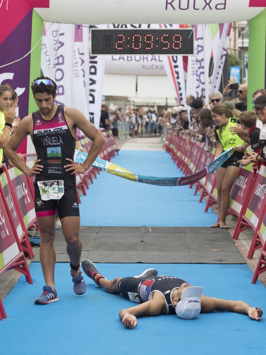 Más de 500 participantes han completado este triatlón donostiarra.