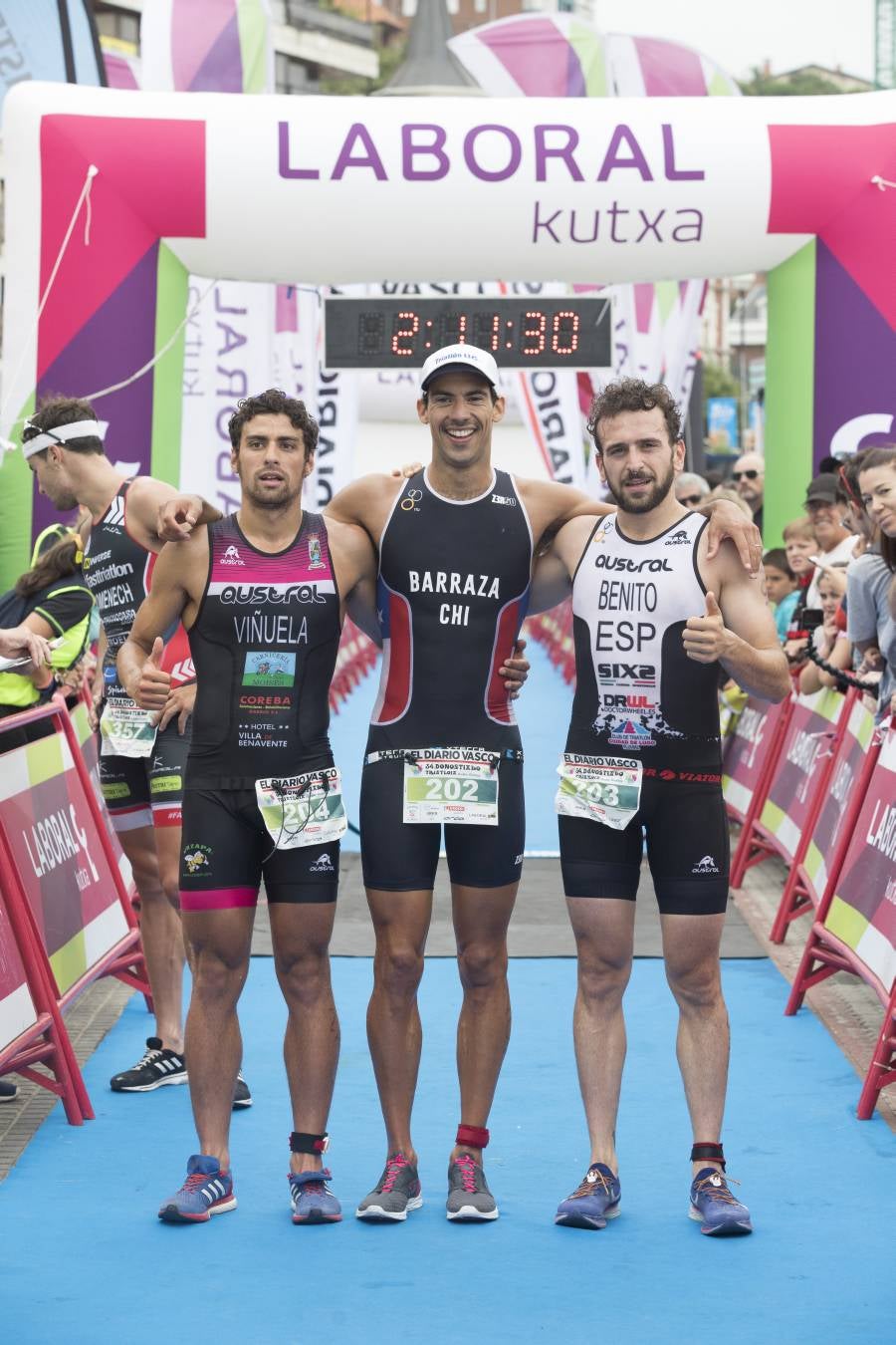 Más de 500 participantes han completado este triatlón donostiarra.