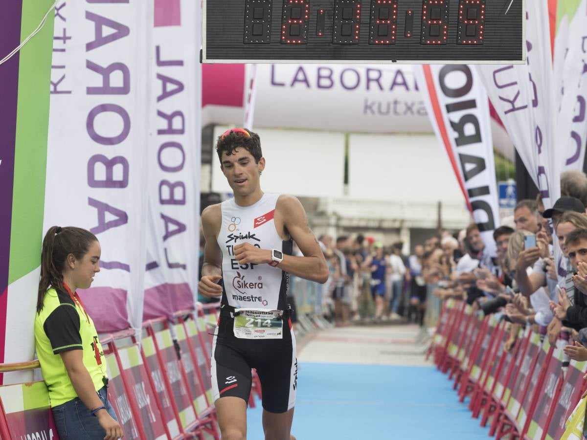 Más de 500 participantes han completado este triatlón donostiarra.