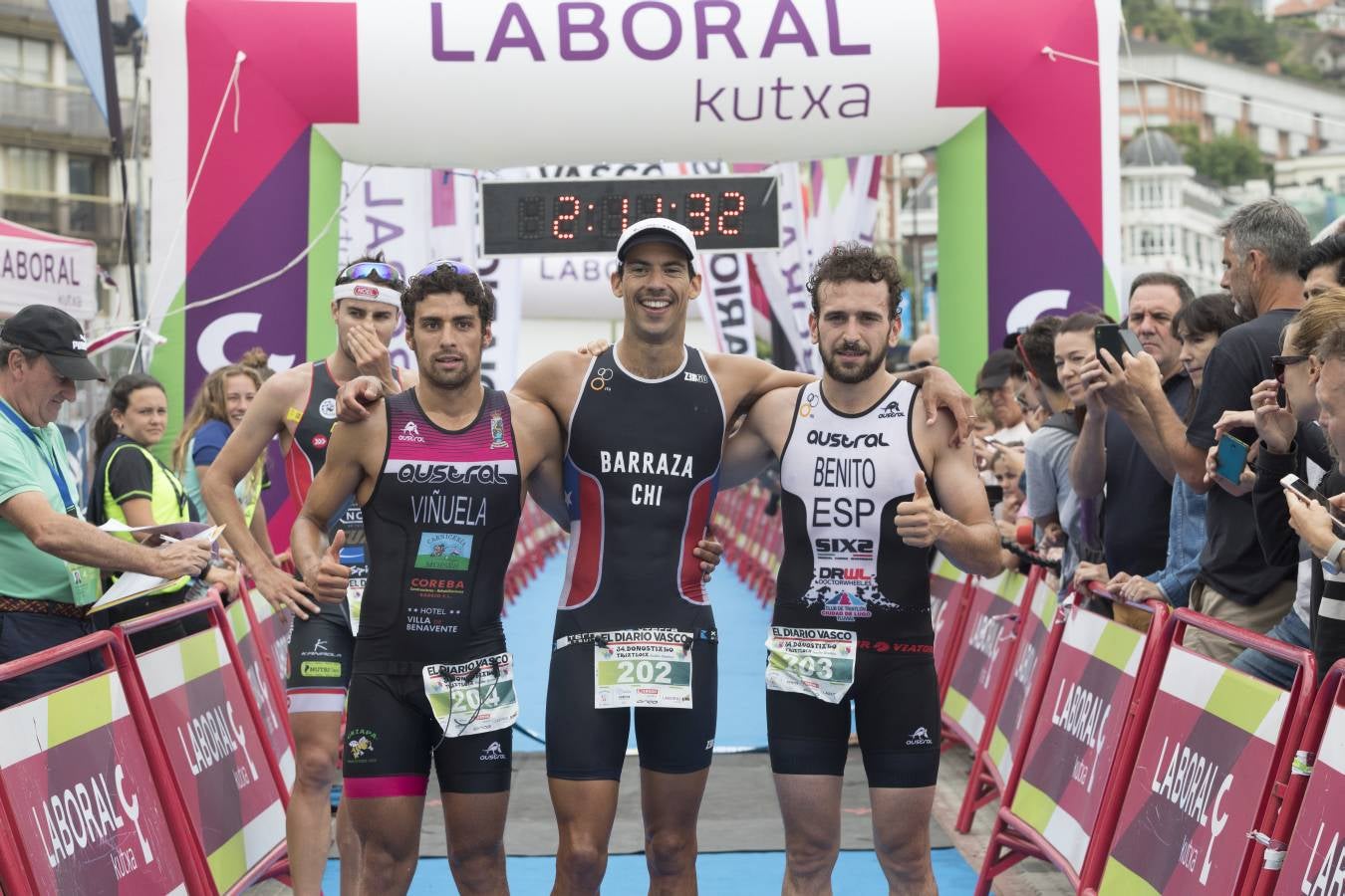 Más de 500 participantes han completado este triatlón donostiarra.