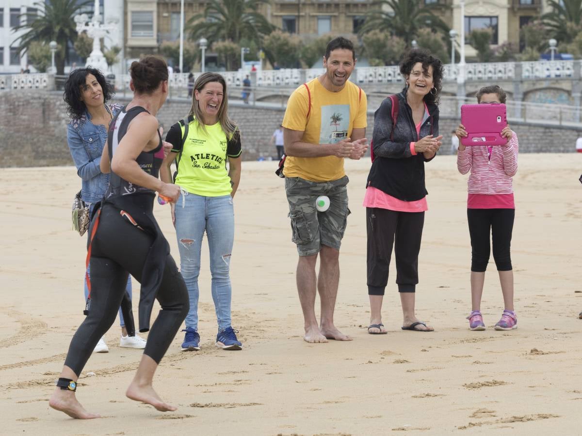 Más de 500 participantes han completado este triatlón donostiarra.