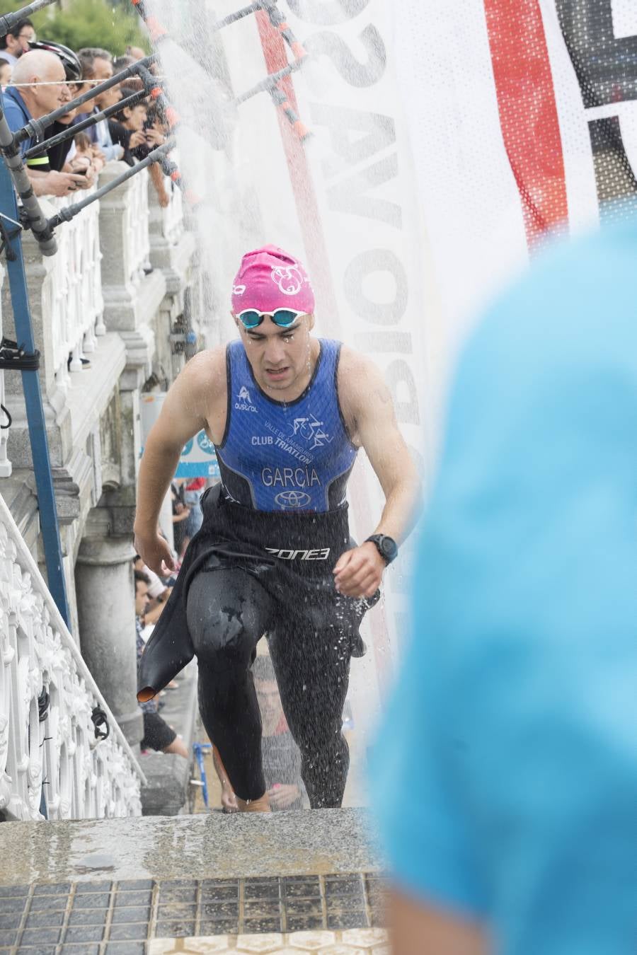 Más de 500 participantes han completado este triatlón donostiarra.
