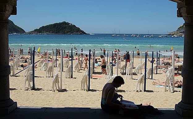 Galería. La Concha, la cuarta playa más bonita de Europa según 'The Guardian'.