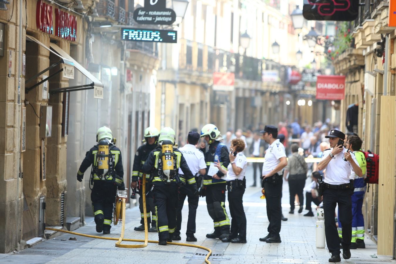 Fotos: Incendio en una vivienda de la Parte Vieja de Donostia