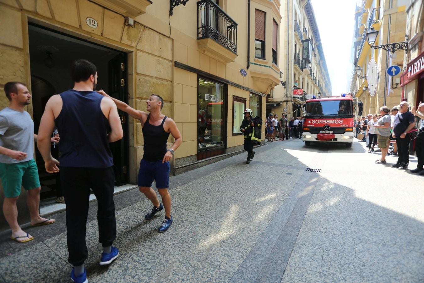 Fotos: Incendio en una vivienda de la Parte Vieja de Donostia