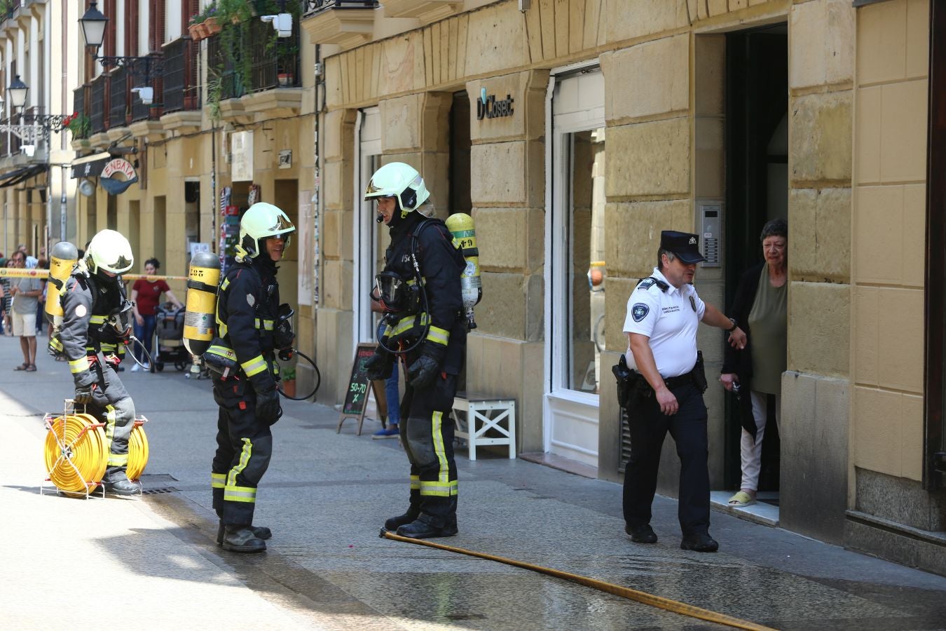 Fotos: Incendio en una vivienda de la Parte Vieja de Donostia