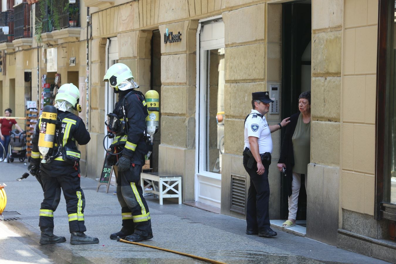 Fotos: Incendio en una vivienda de la Parte Vieja de Donostia