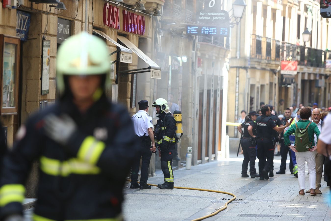 Fotos: Incendio en una vivienda de la Parte Vieja de Donostia