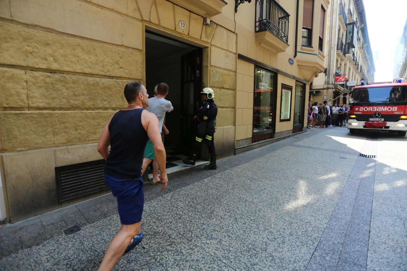 Fotos: Incendio en una vivienda de la Parte Vieja de Donostia