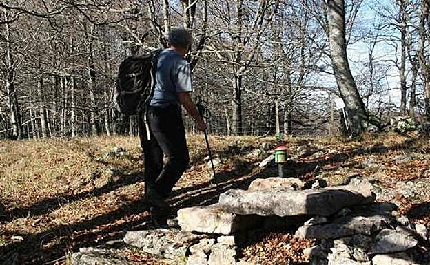 Ermita de Santa Teodosia, al inicio de la ruta del Abitigarra (Araba).