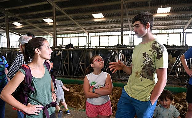 Imagen principal - El caserío se transforma en clase durante dos días