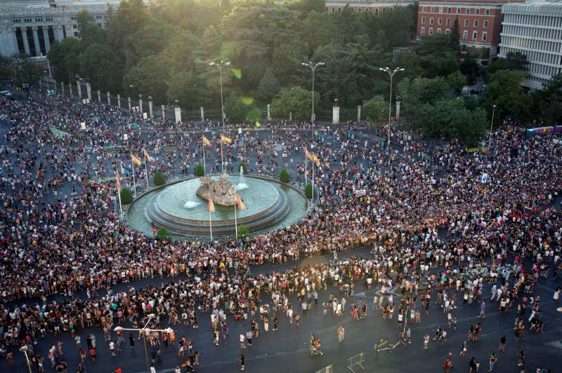 Fotos: Celebración superlativa y multicolor del Orgullo LGTBI en Madrid