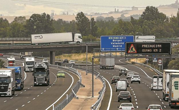 La presencia de camiones y coches se ha multiplicado desde que la AP-1 pasó a ser gratuita.