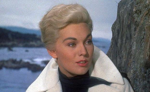 Imagen principal - Kim Novak en 'Vertigo (de entre los muertos)', de Alfred Hitchcock, con Billy Wilder en el rodaje de 'Bésame tonto' y en el Festival de Cannes en 2013.