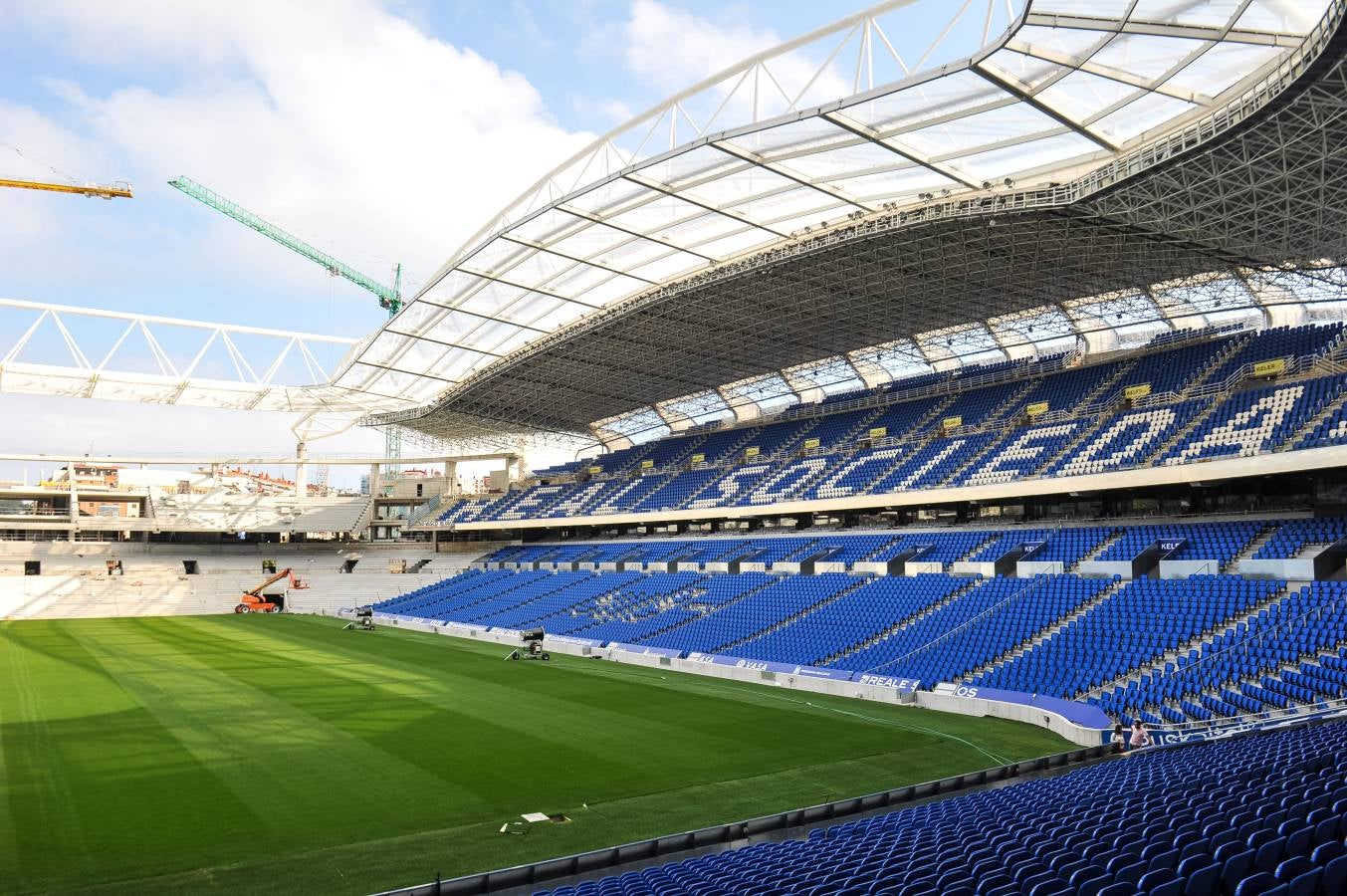El campo de la Real Sociedad sigue tomando forma.