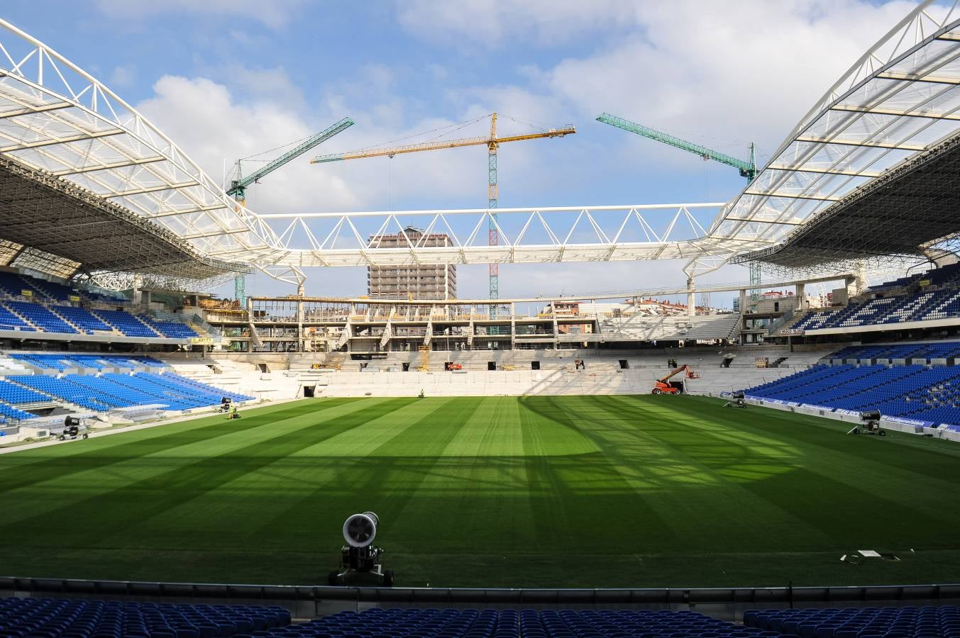 El campo de la Real Sociedad sigue tomando forma.