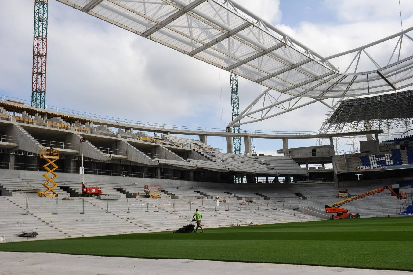 El campo de la Real Sociedad sigue tomando forma.