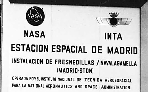 Cartel de la estación con su nombre original.