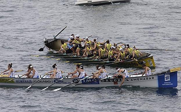 Las oriotarras celebran su victoria ante Donostiarra. 