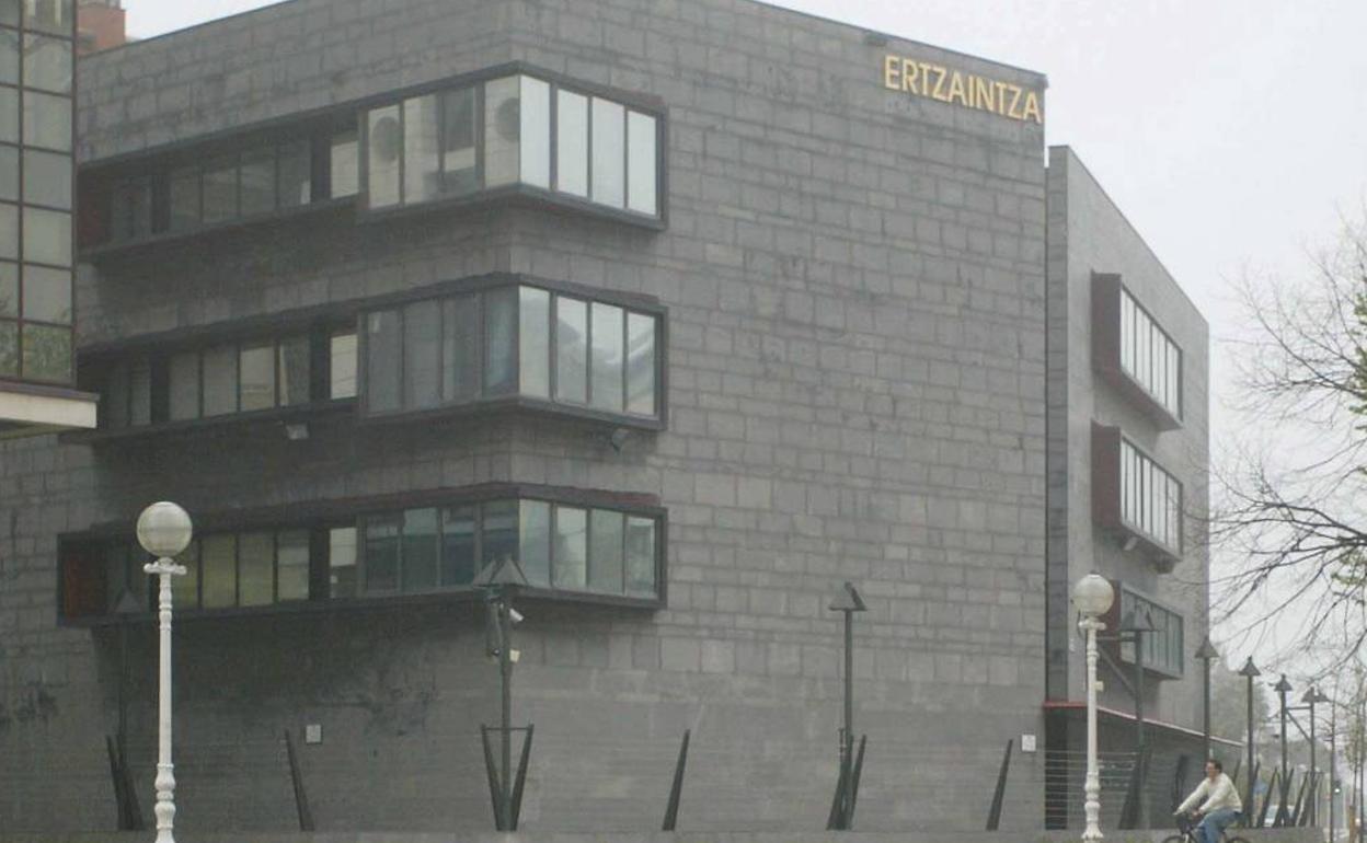 Los hechos habrían tenido lugar en una zona cercana a la comisaría de la Ertzaintza. 