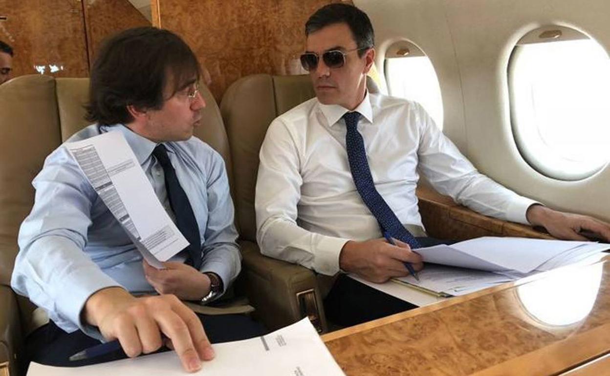 El presidente Pedro Sanchez en el Falcon 900B. Los viajes del jefe del Ejecutivo en funciones siguen siendo 'secreto de Estado'.