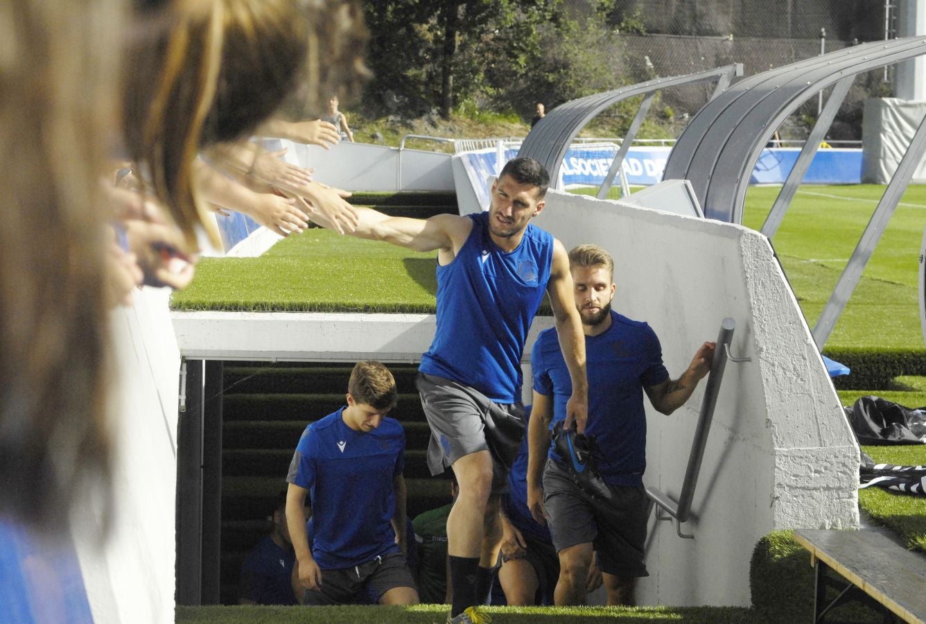 Una sesión que ha durado poco más de una hora bajo un sol de justicia y una temperatura que ha sobrepasado los 30° C. Las novedades de la sesión de trabajo han sido la presencia de Roberto López y la ausencia de Aritz Elustondo.