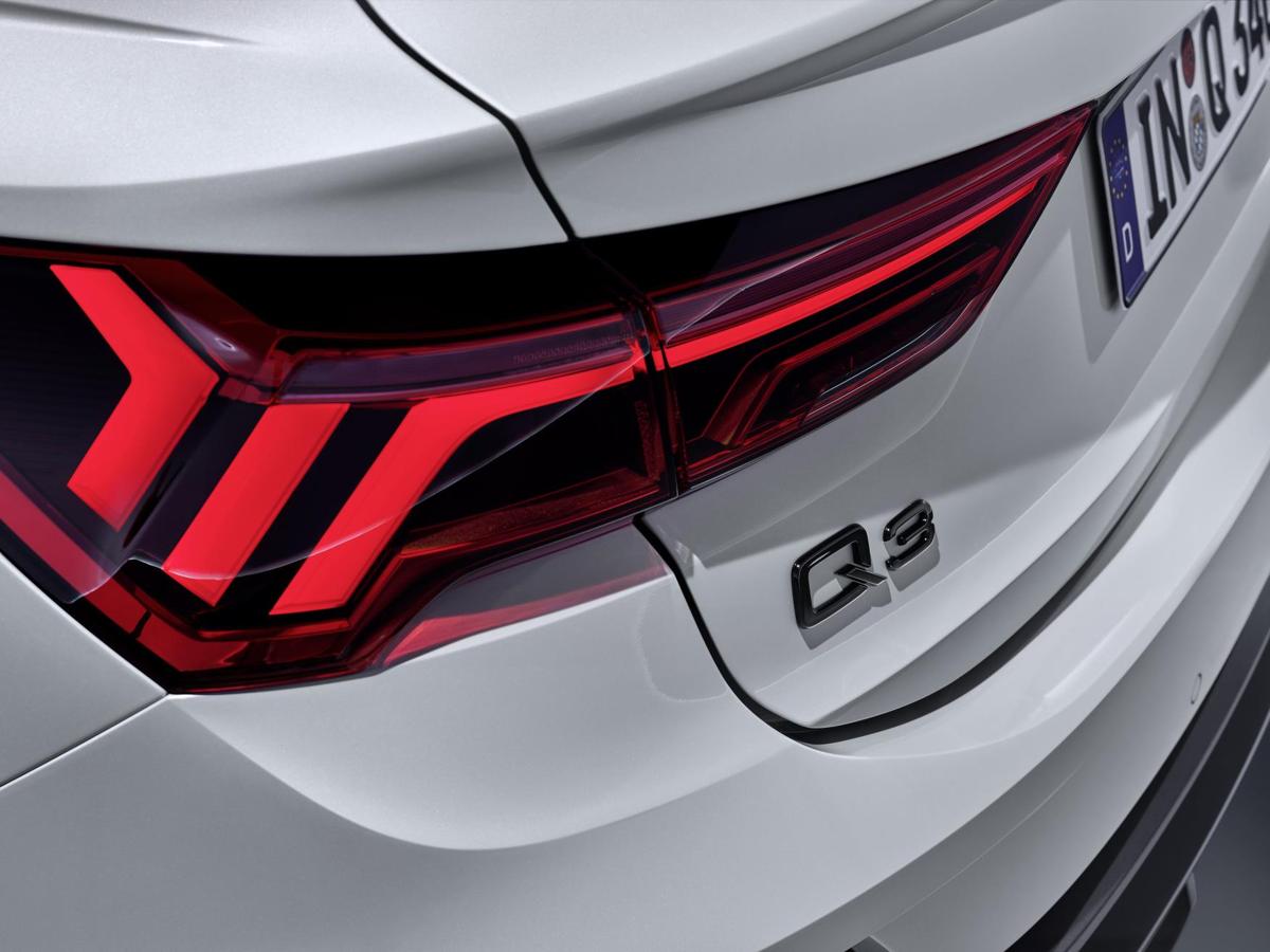 El Q3 Sportback es el primer «crossover» compacto de Audi. Una versión más deportiva, pero con un amplio y funcional habitáculo. El motor más potente desarrolla 230 CV y lleva tracción quattro. A la venta en otoño.