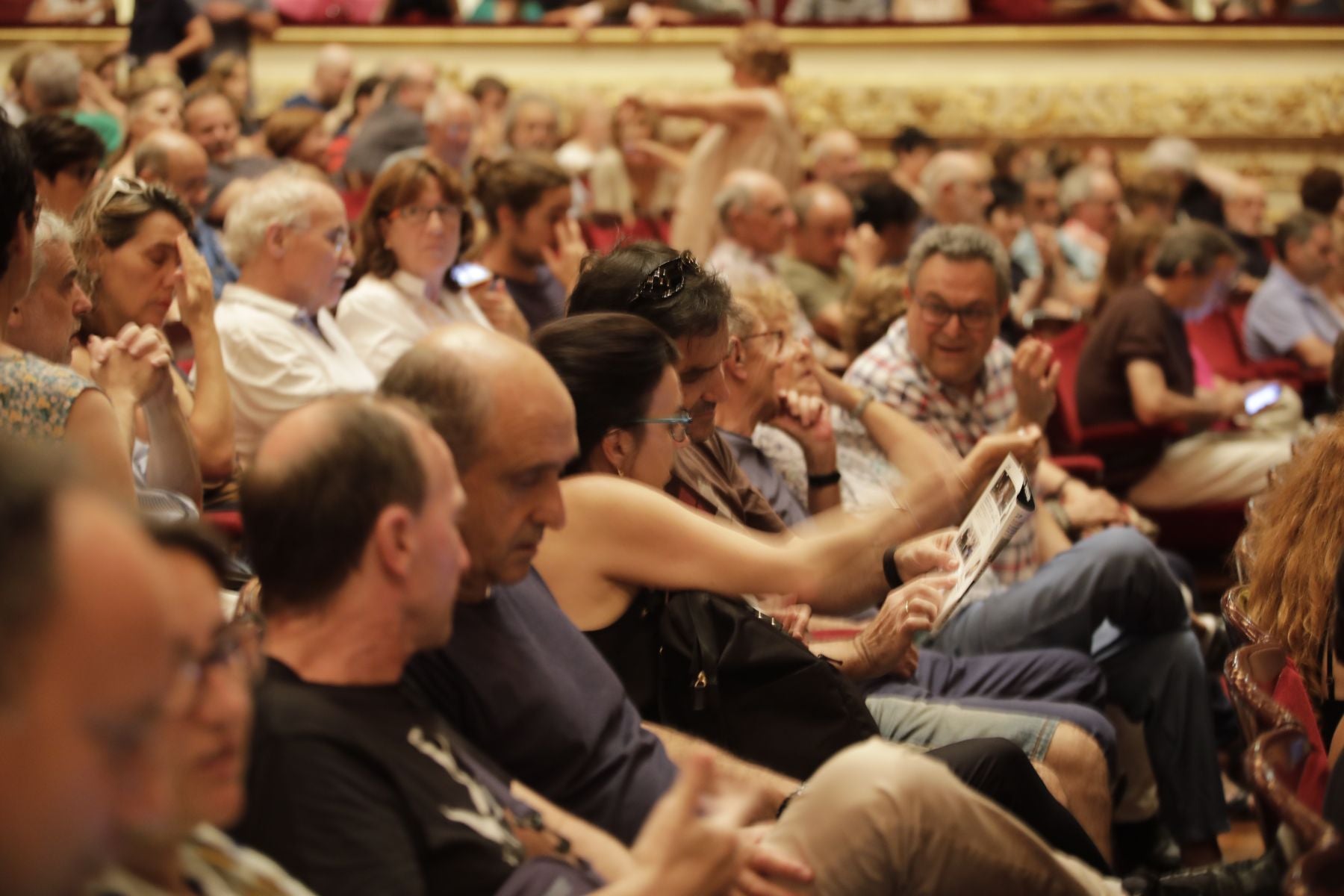 El concierto de Eri Yamamoto junto al Coro Easo en el teatro Victoria Eugenia.