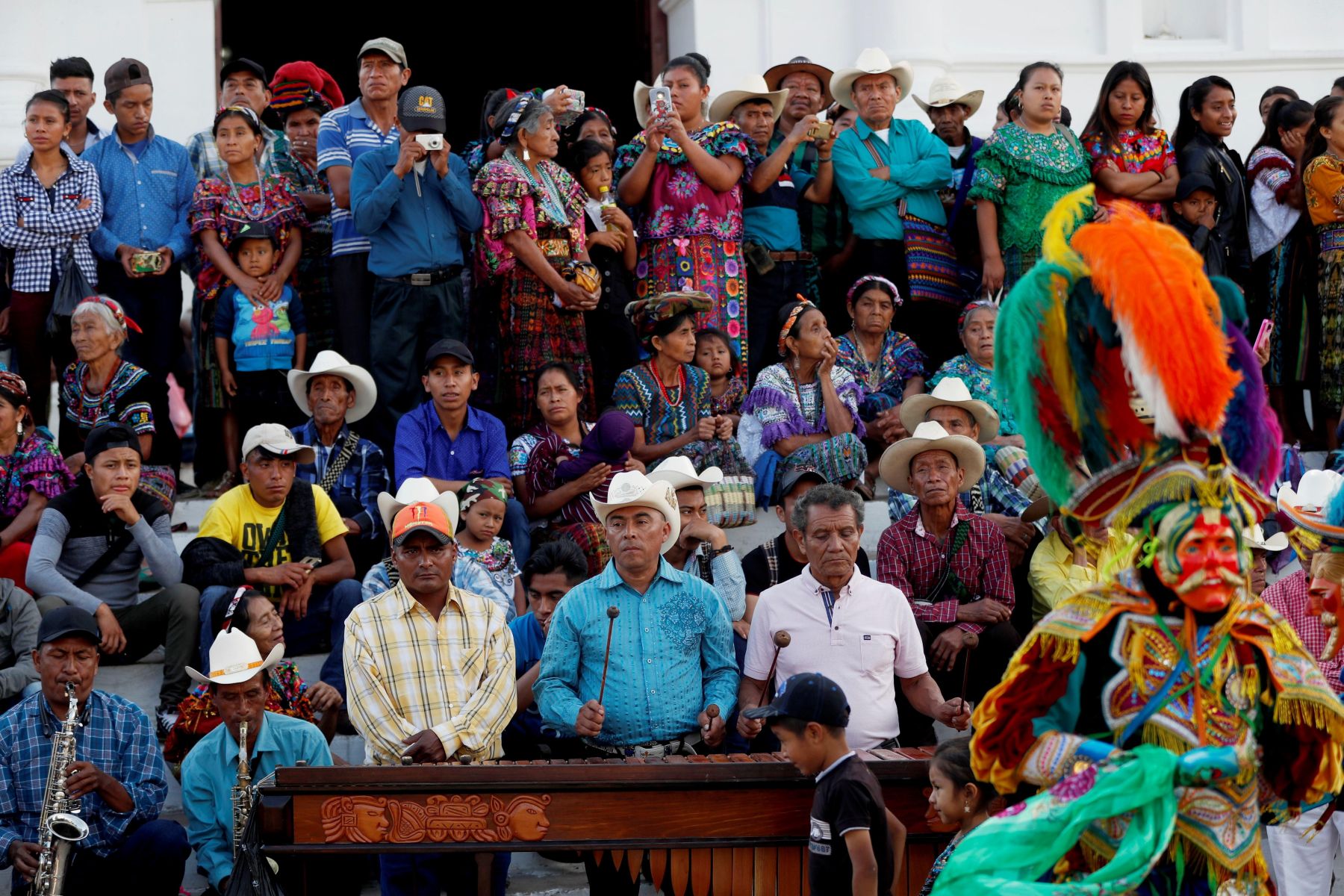 Fotos: El colorido de las danzas indígenas