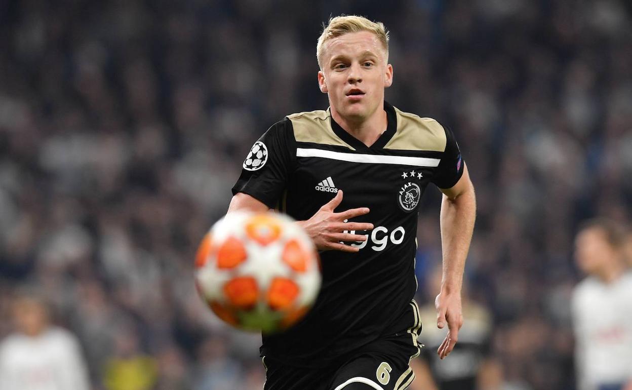 Donny van de Beek, durante un partido de la pasada campaña. 