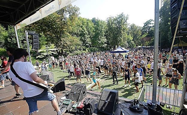 Imagen del parque de Cristina Enea durante la celebración del Glad Is The Day en 2018