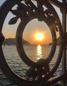 Imagen secundaria 2 - Algunas de sus fotos, con la escultura de Zaragüeta, por Ulía y La Concha. 