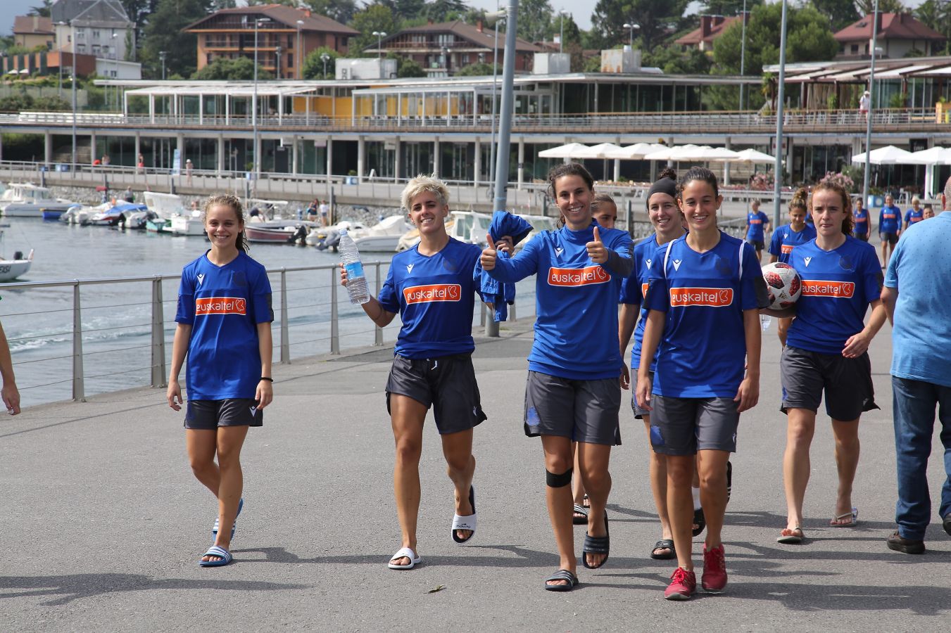 Fotos: Así ha sido el entrenamiento de las jugadoras de Arconada en Hondarribia