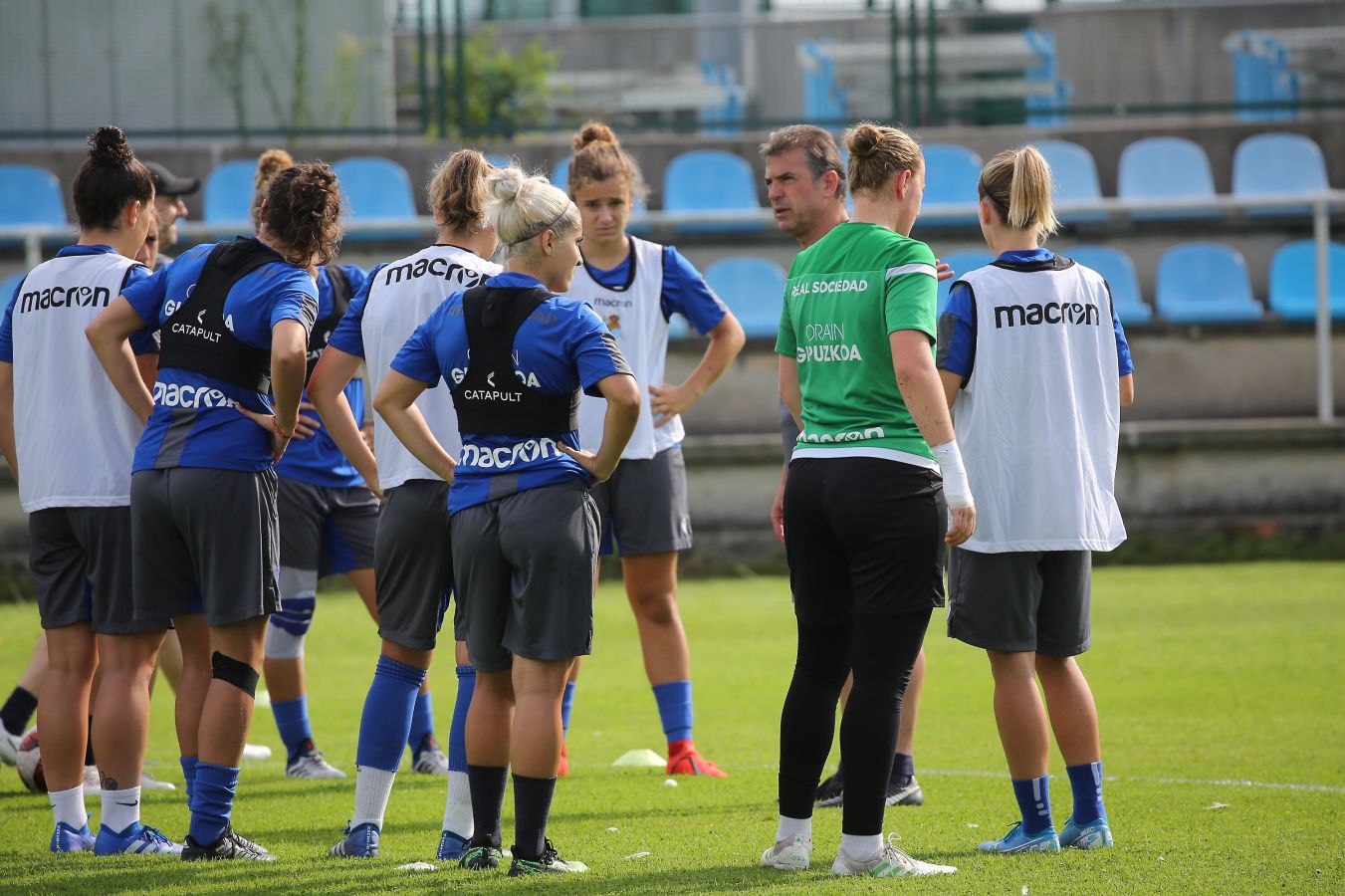 Fotos: Así ha sido el entrenamiento de las jugadoras de Arconada en Hondarribia