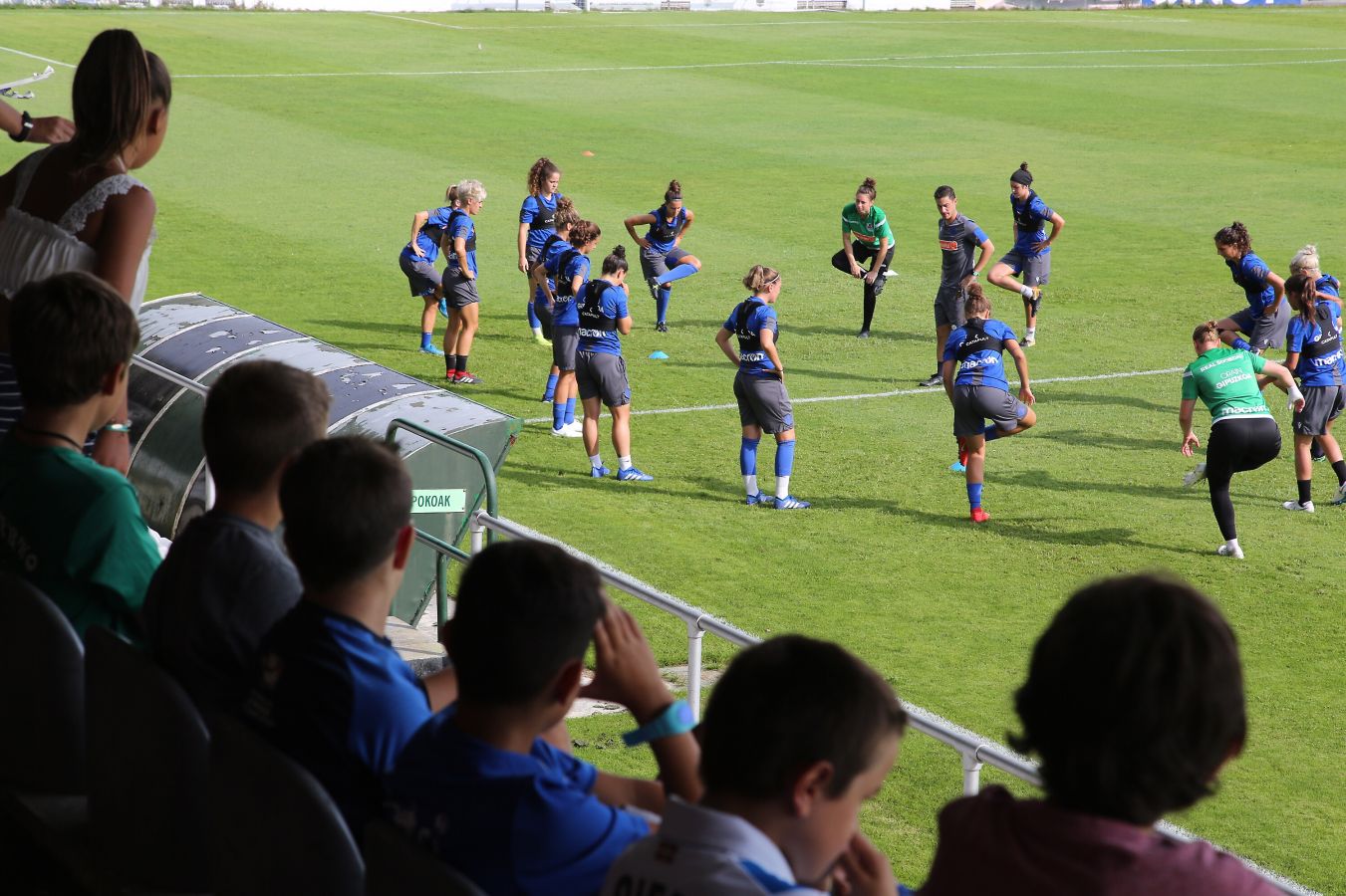 Fotos: Así ha sido el entrenamiento de las jugadoras de Arconada en Hondarribia