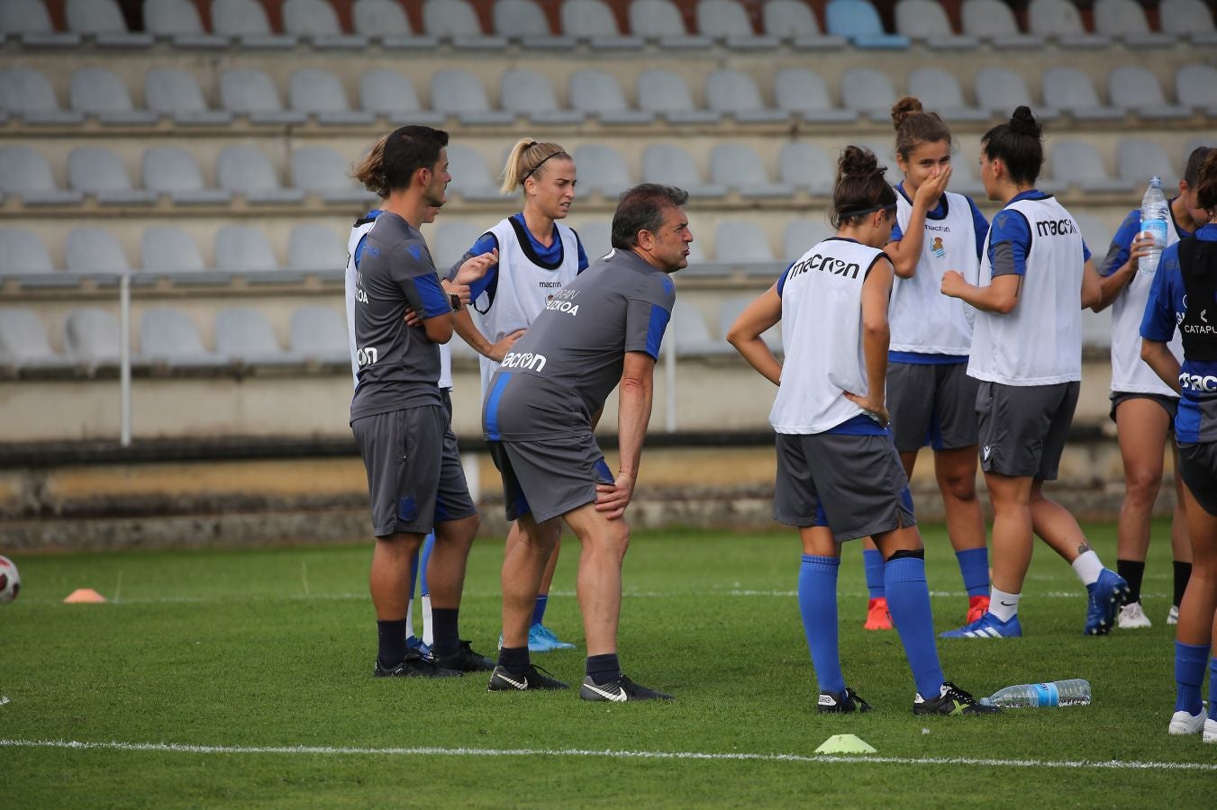 Fotos: Así ha sido el entrenamiento de las jugadoras de Arconada en Hondarribia