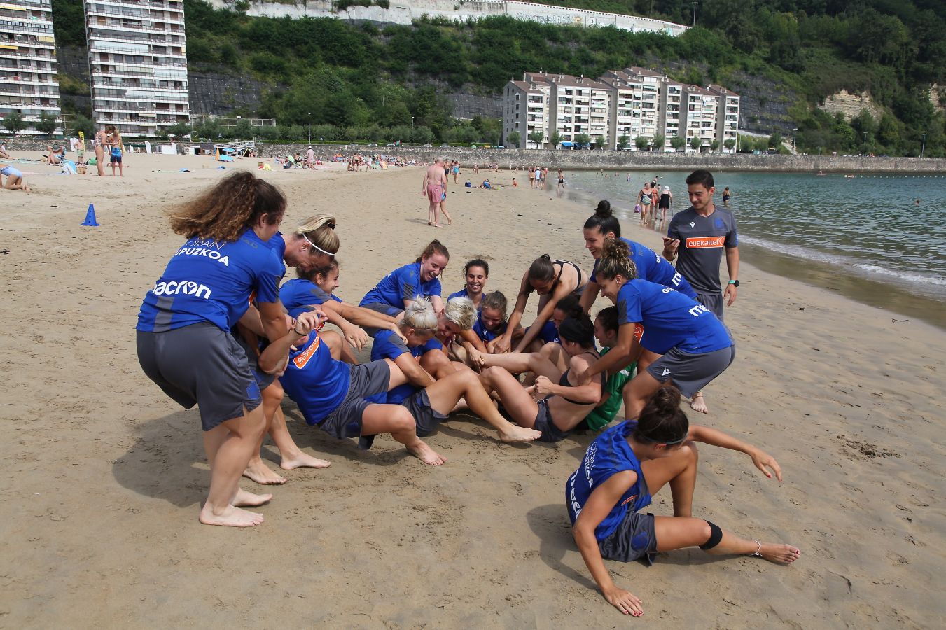 Fotos: Así ha sido el entrenamiento de las jugadoras de Arconada en Hondarribia