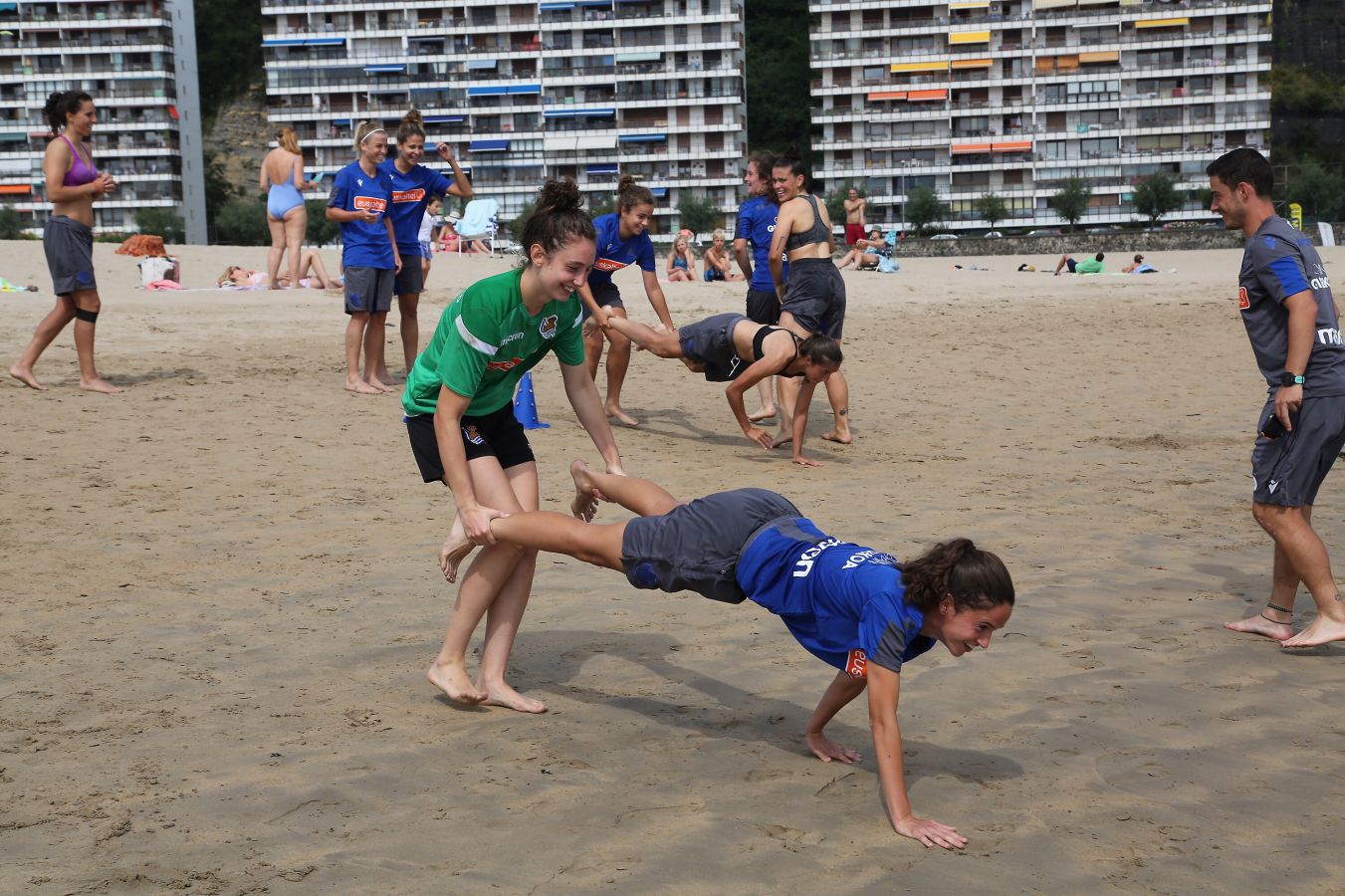Fotos: Así ha sido el entrenamiento de las jugadoras de Arconada en Hondarribia