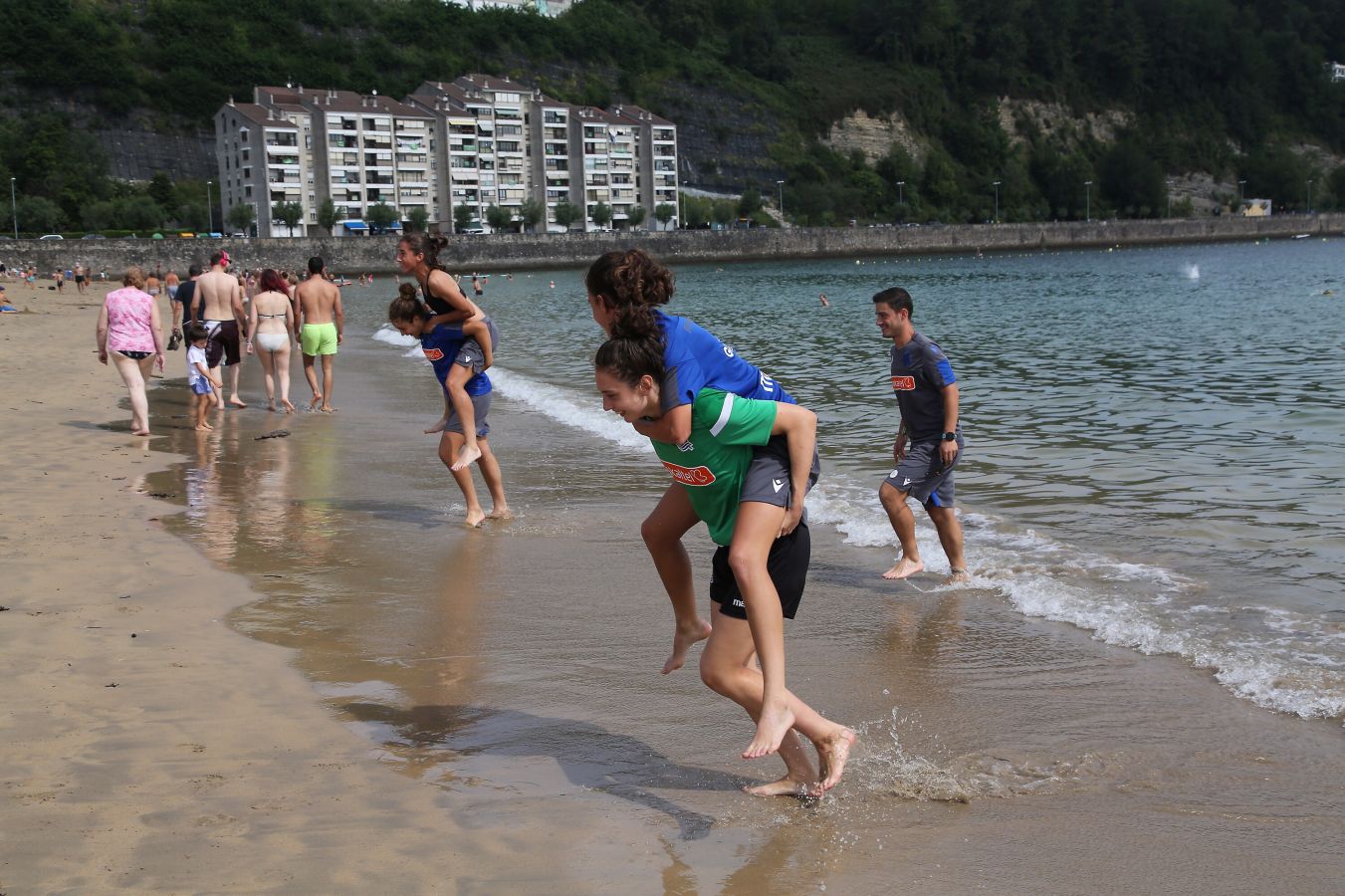 Fotos: Así ha sido el entrenamiento de las jugadoras de Arconada en Hondarribia