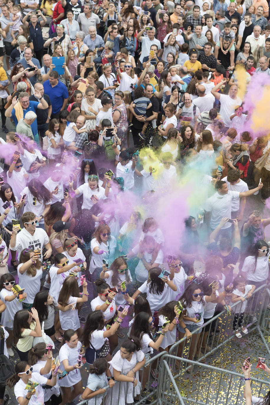 Una de las grandes novedades de esta Aste Nagusia 2019 ha sido la 'holi fest' hindú que se ha organizado en el Boulevard donostiarra