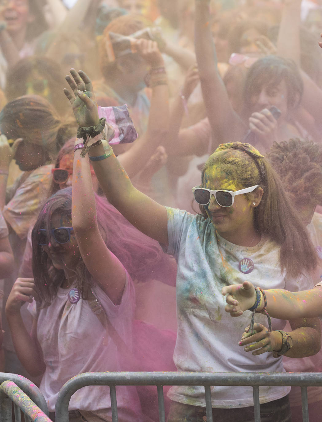 Una de las grandes novedades de esta Aste Nagusia 2019 ha sido la 'holi fest' hindú que se ha organizado en el Boulevard donostiarra