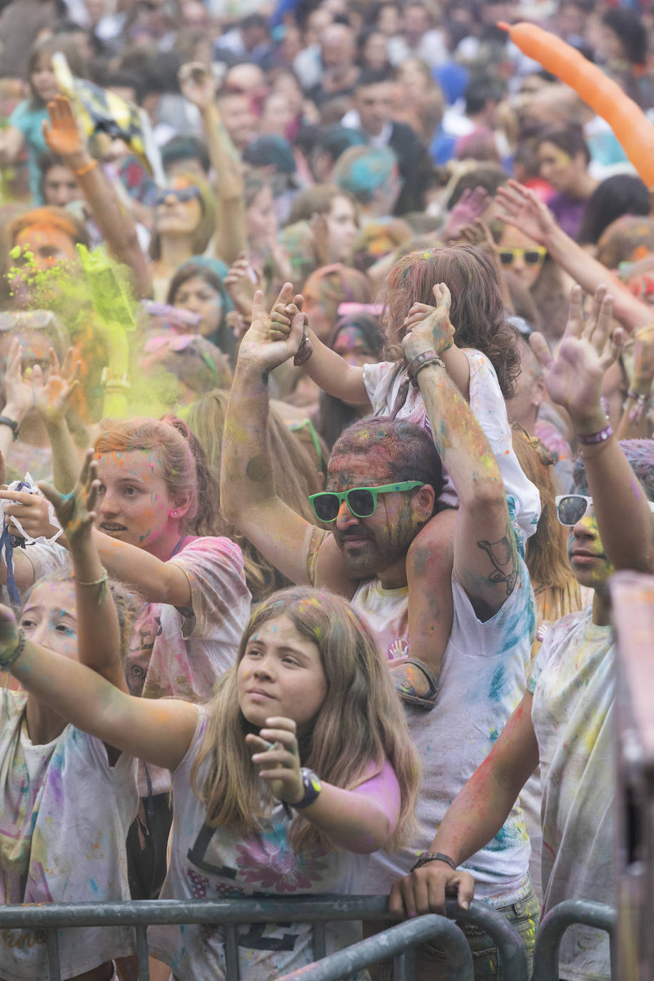 Una de las grandes novedades de esta Aste Nagusia 2019 ha sido la 'holi fest' hindú que se ha organizado en el Boulevard donostiarra