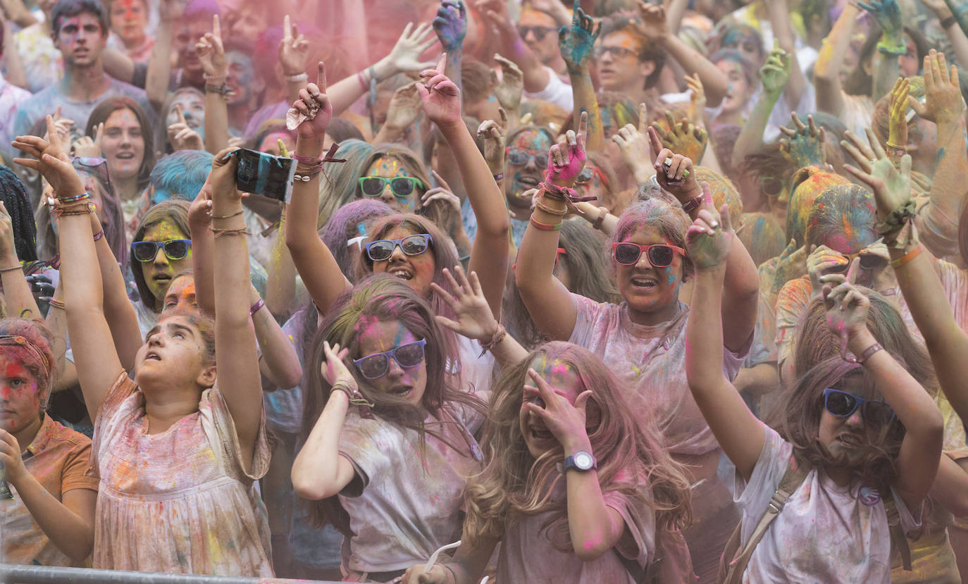 Una de las grandes novedades de esta Aste Nagusia 2019 ha sido la 'holi fest' hindú que se ha organizado en el Boulevard donostiarra
