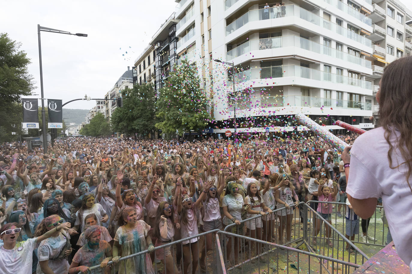 Una de las grandes novedades de esta Aste Nagusia 2019 ha sido la 'holi fest' hindú que se ha organizado en el Boulevard donostiarra