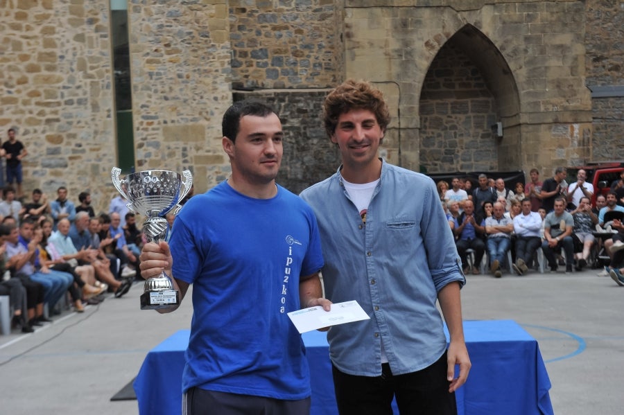 El zarauztarra logra su quinta victoria en la Trinidad con 15 alzadas. Los dos primeros de la pasada edición, Urra y Kortaberri, cerraron esta vez la clasificación.