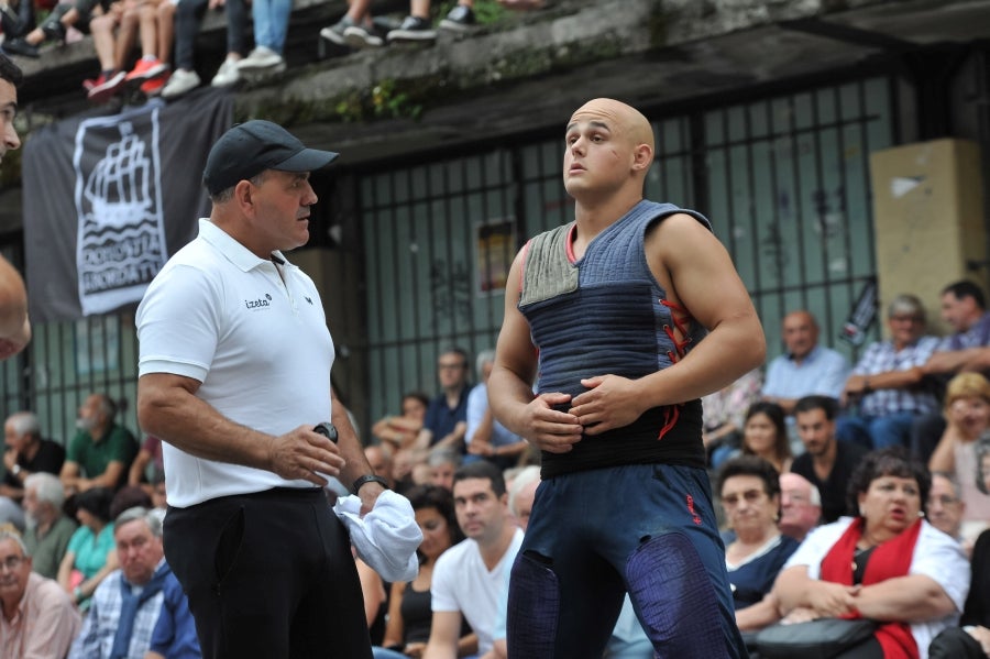 El zarauztarra logra su quinta victoria en la Trinidad con 15 alzadas. Los dos primeros de la pasada edición, Urra y Kortaberri, cerraron esta vez la clasificación.