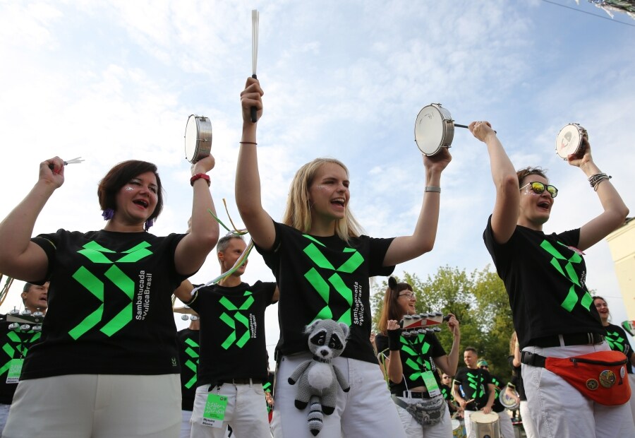 El festival Vulica traslada el baile y el arte a las calles de la ciudad de Minsk, Bielorrusia. Así, los descendientes de la cultura brasileña llenan la urbe de grafitis así como de otras expresiones artísticas. 