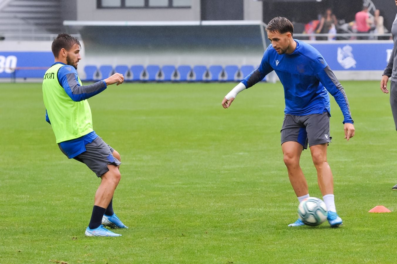Solo diez jugadores de campo han saltado a las instalaciones del Jose Luis Orbegozo. El técnico oriotarra ha querido dar descanso a muchos de sus futbolistas tras los dos últimos partidos de pretemporada y citó en el entrenamiento de hoy a los que no participaron en la final de la Euskal Herriko Txapelketa.