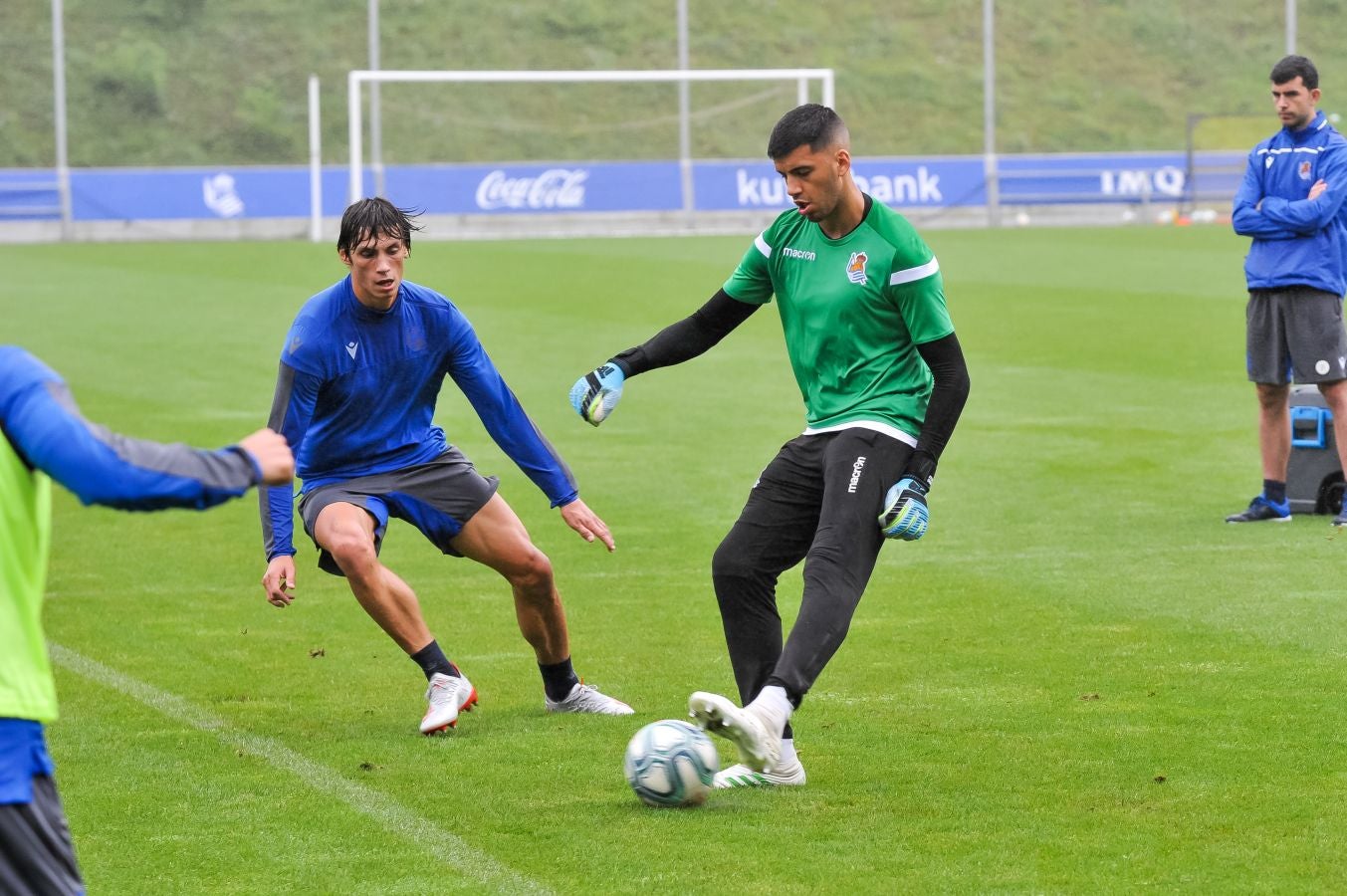 Solo diez jugadores de campo han saltado a las instalaciones del Jose Luis Orbegozo. El técnico oriotarra ha querido dar descanso a muchos de sus futbolistas tras los dos últimos partidos de pretemporada y citó en el entrenamiento de hoy a los que no participaron en la final de la Euskal Herriko Txapelketa.