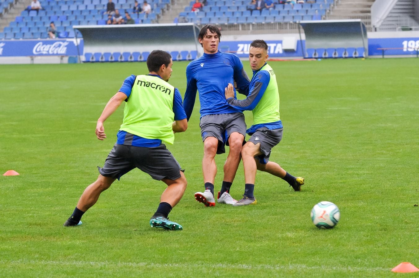 Solo diez jugadores de campo han saltado a las instalaciones del Jose Luis Orbegozo. El técnico oriotarra ha querido dar descanso a muchos de sus futbolistas tras los dos últimos partidos de pretemporada y citó en el entrenamiento de hoy a los que no participaron en la final de la Euskal Herriko Txapelketa.